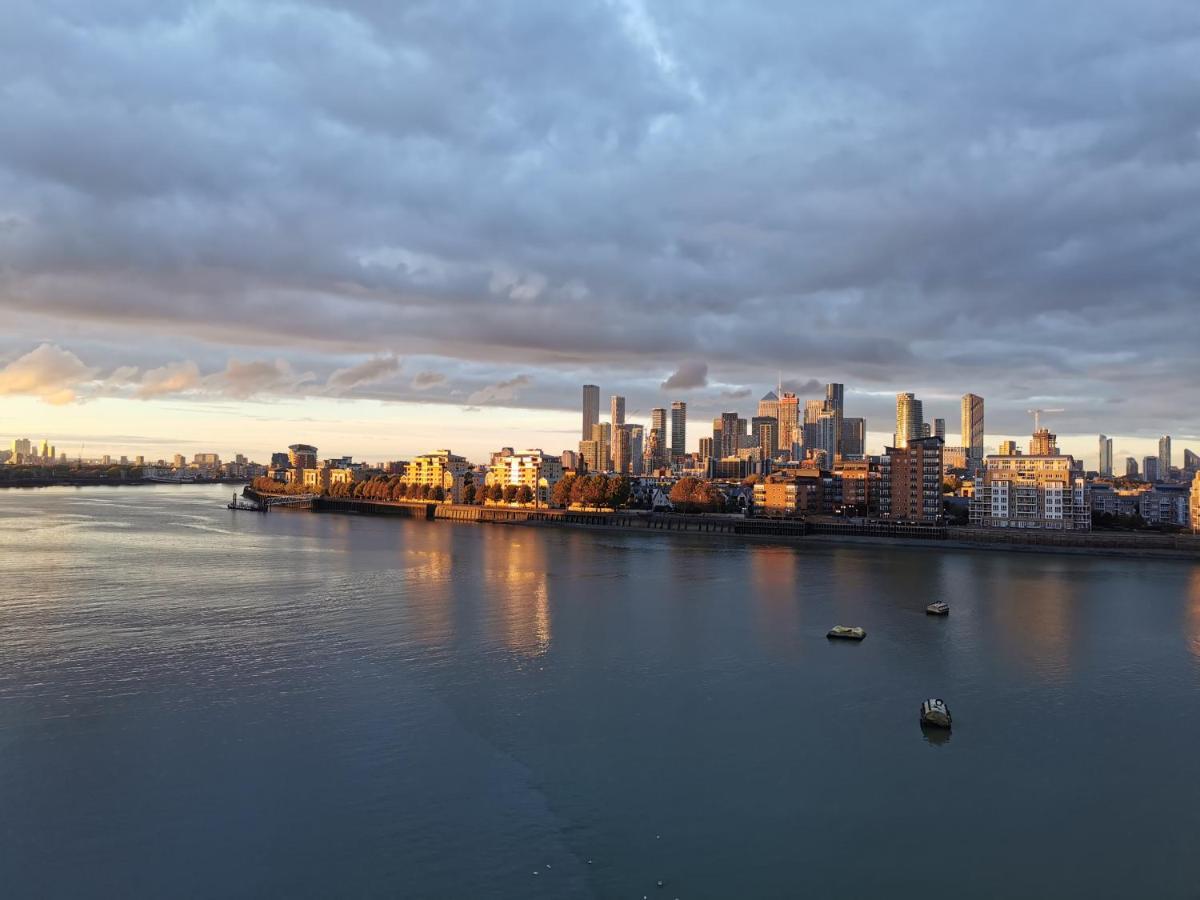Homestay Room With Stunning Thames River View Londres Extérieur photo