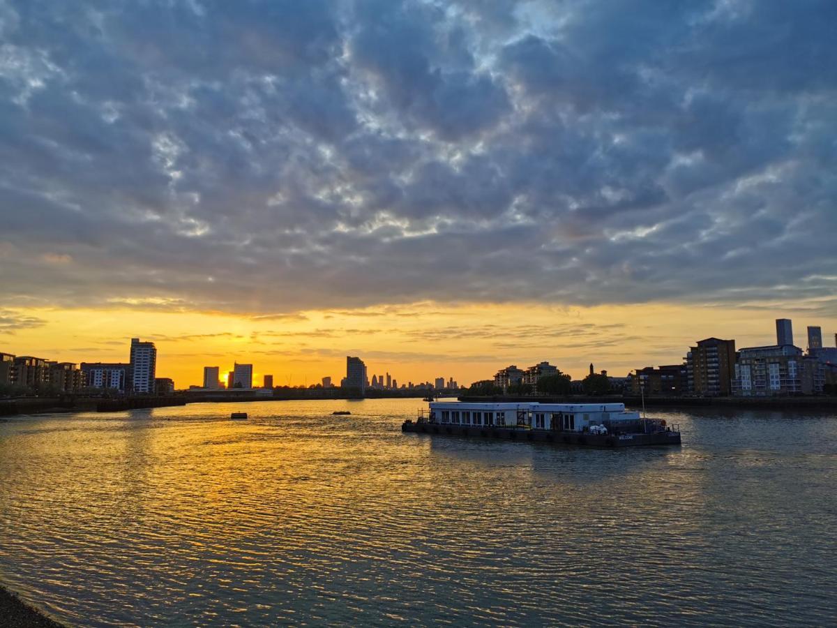 Homestay Room With Stunning Thames River View Londres Extérieur photo