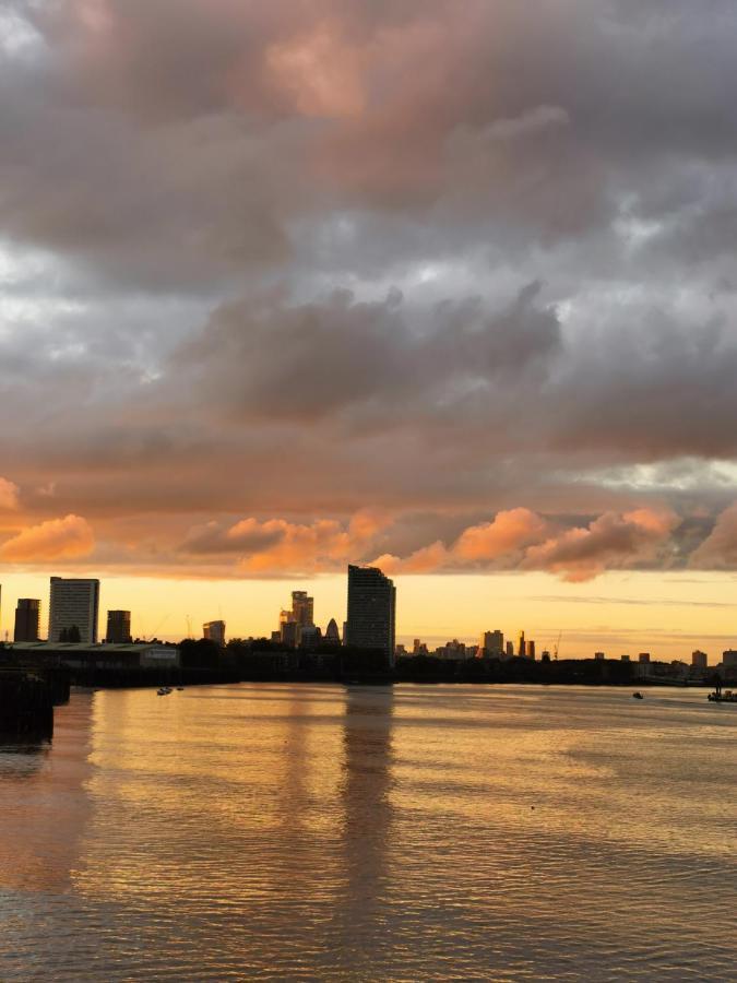 Homestay Room With Stunning Thames River View Londres Extérieur photo