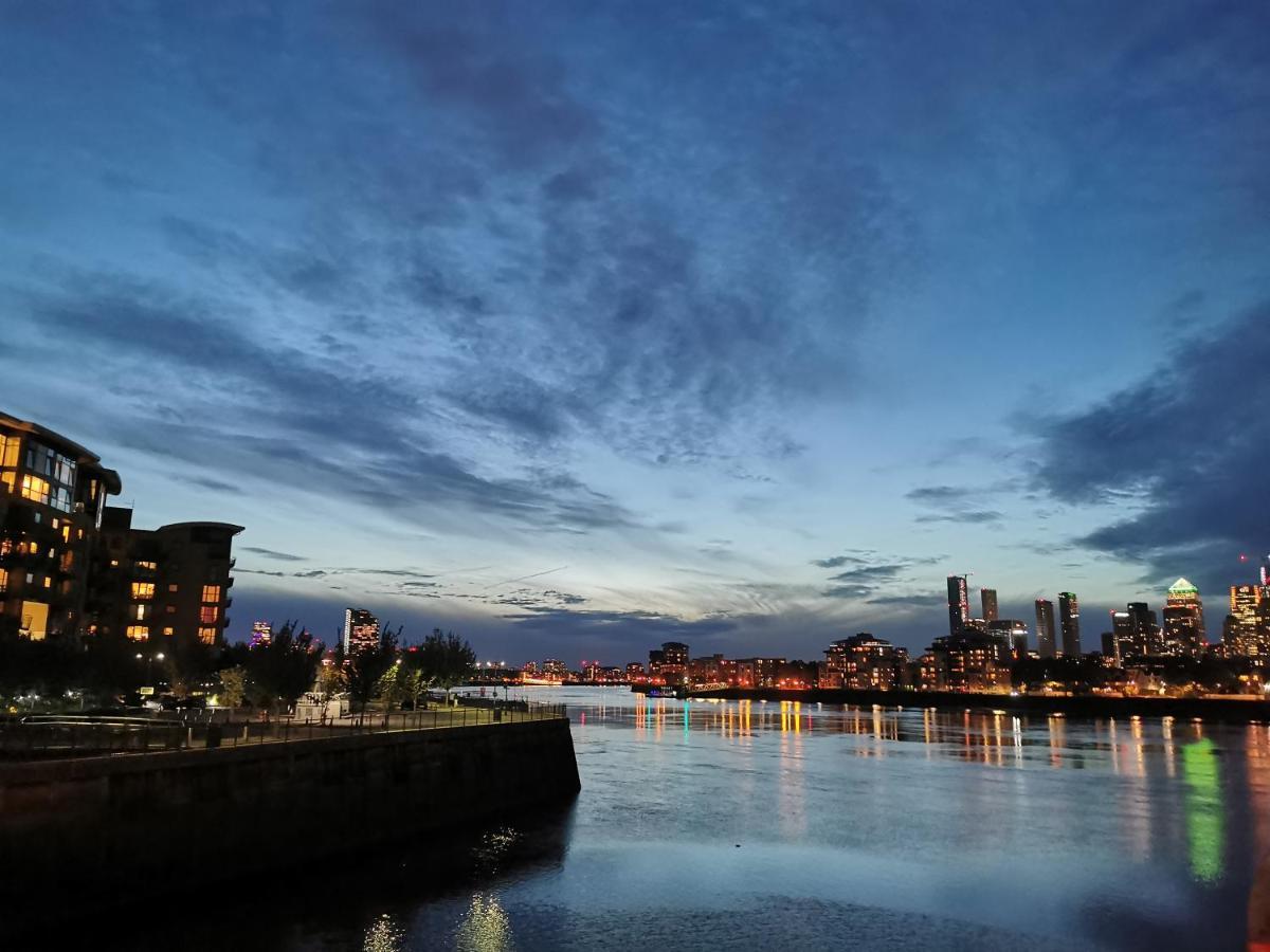Homestay Room With Stunning Thames River View Londres Extérieur photo